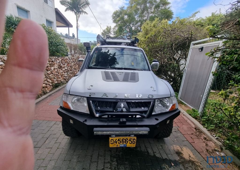 2004' Mitsubishi Pajero מיצובישי פג'רו photo #2