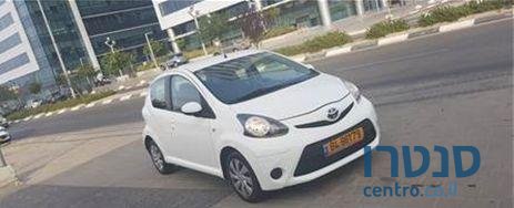 2012' Toyota Aygo טויוטה אייגו photo #4