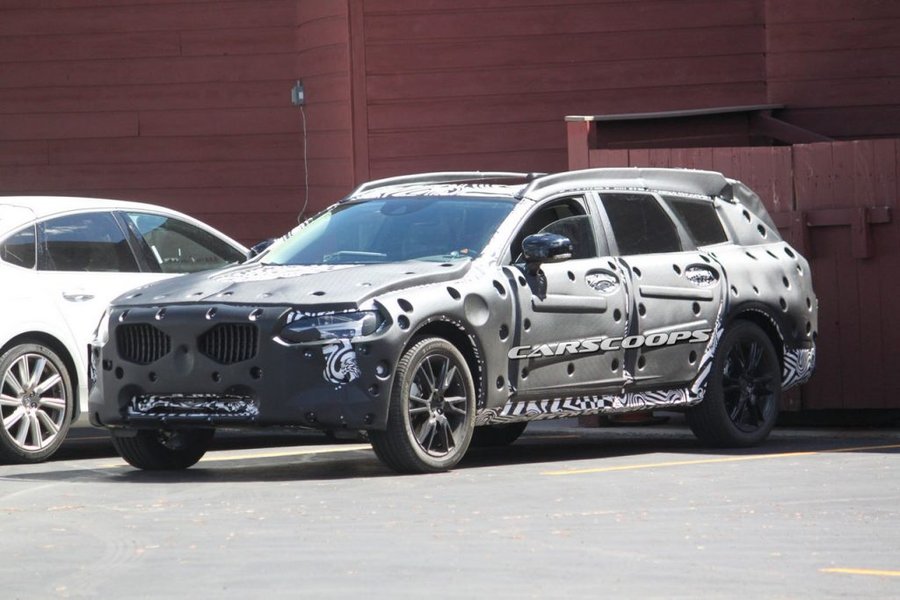 Volvo V90 Cross Country spied in the USA