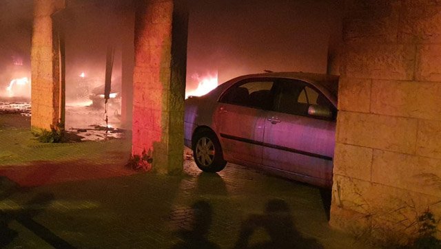 Полиция: на стоянке в Хайфе был осуществлен поджог автомобилей, пострадали десятки людей