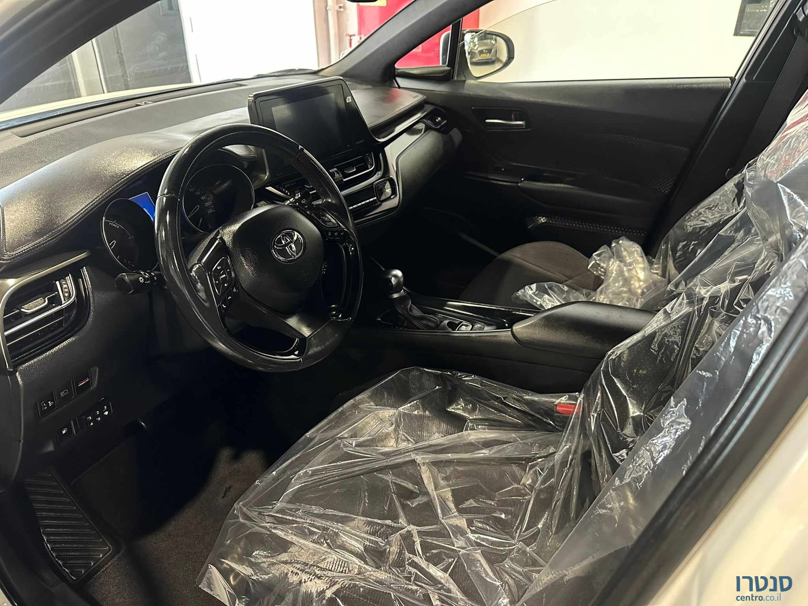 2019' Toyota C-HR photo #5