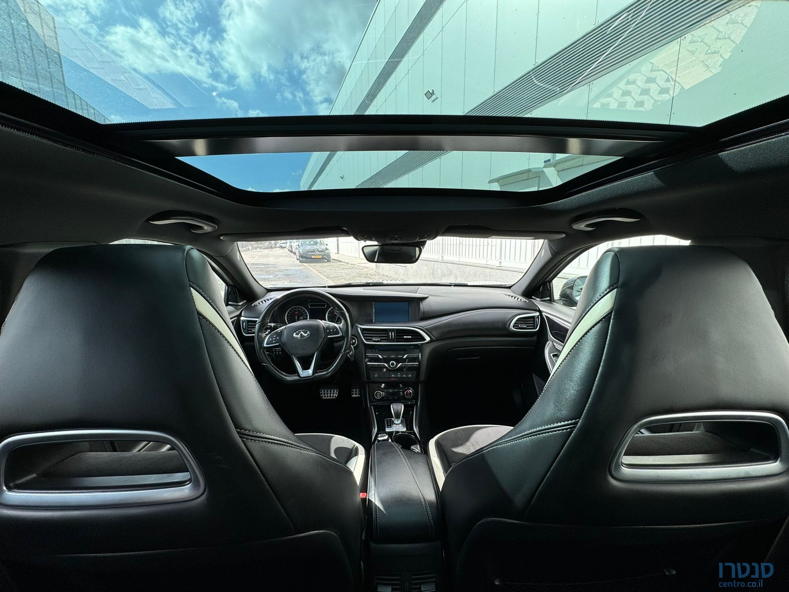 2018' Infiniti Q30 S photo #4