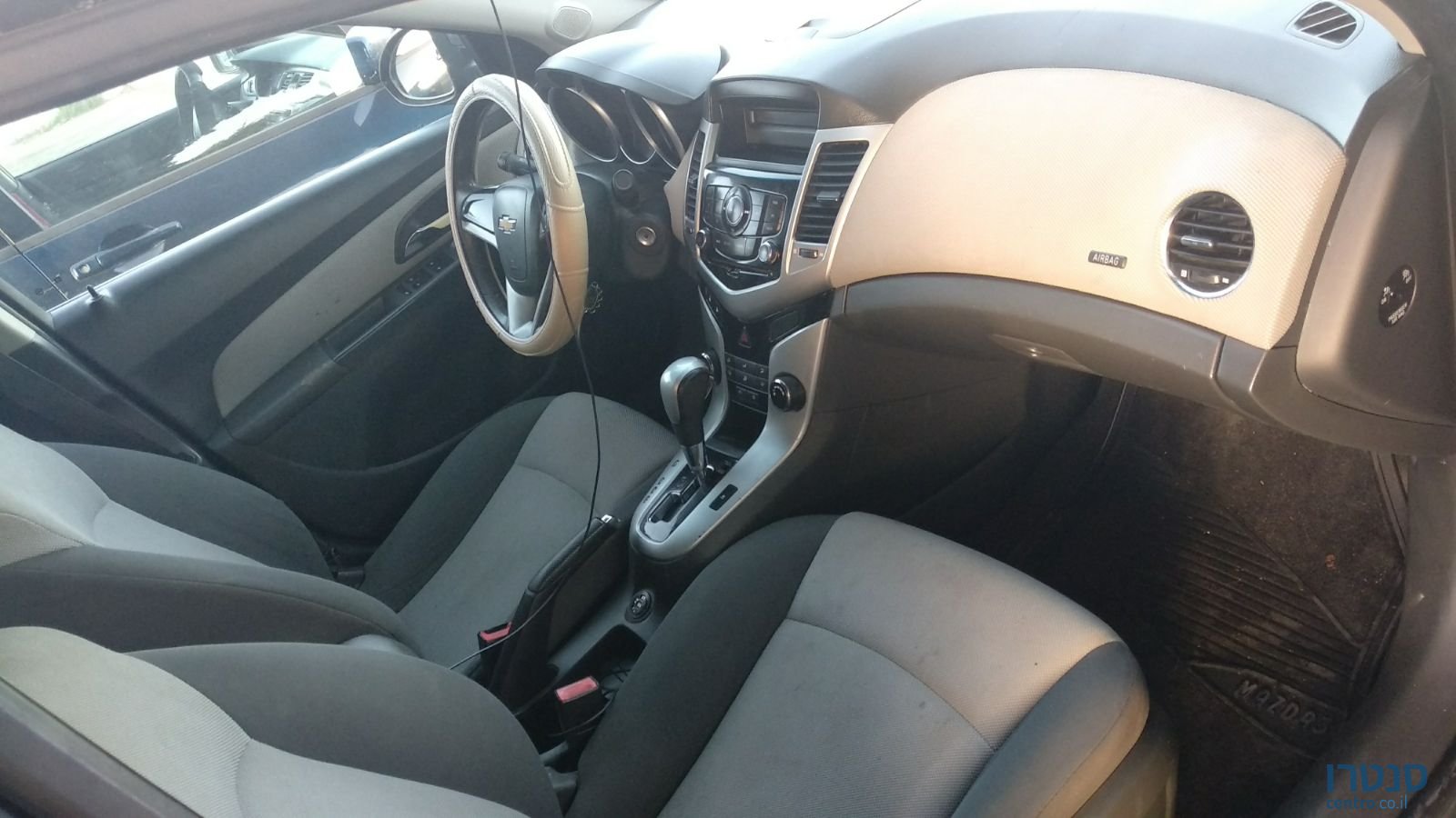 2010' Chevrolet Cruze photo #1