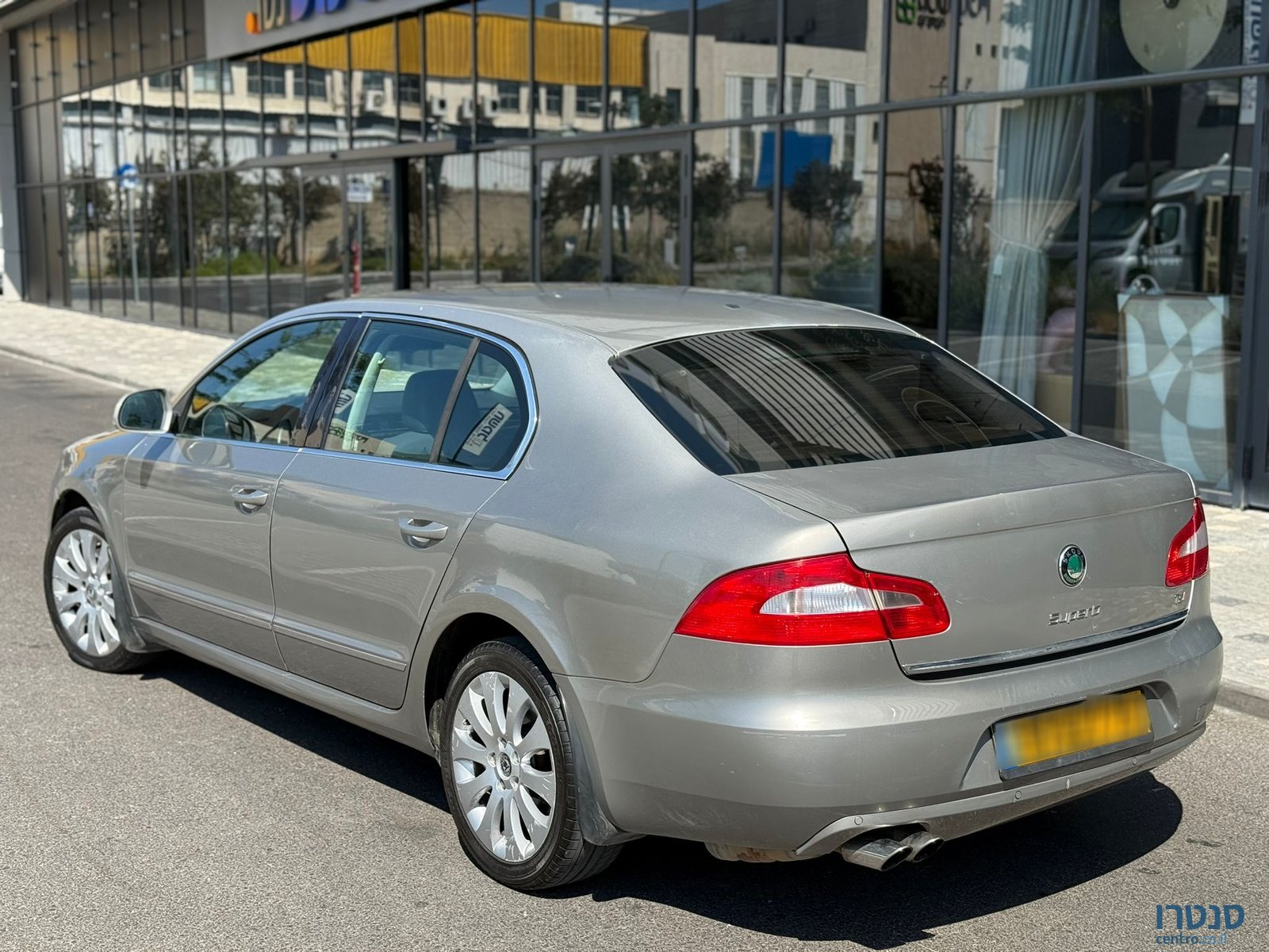 2013' Skoda Superb photo #3