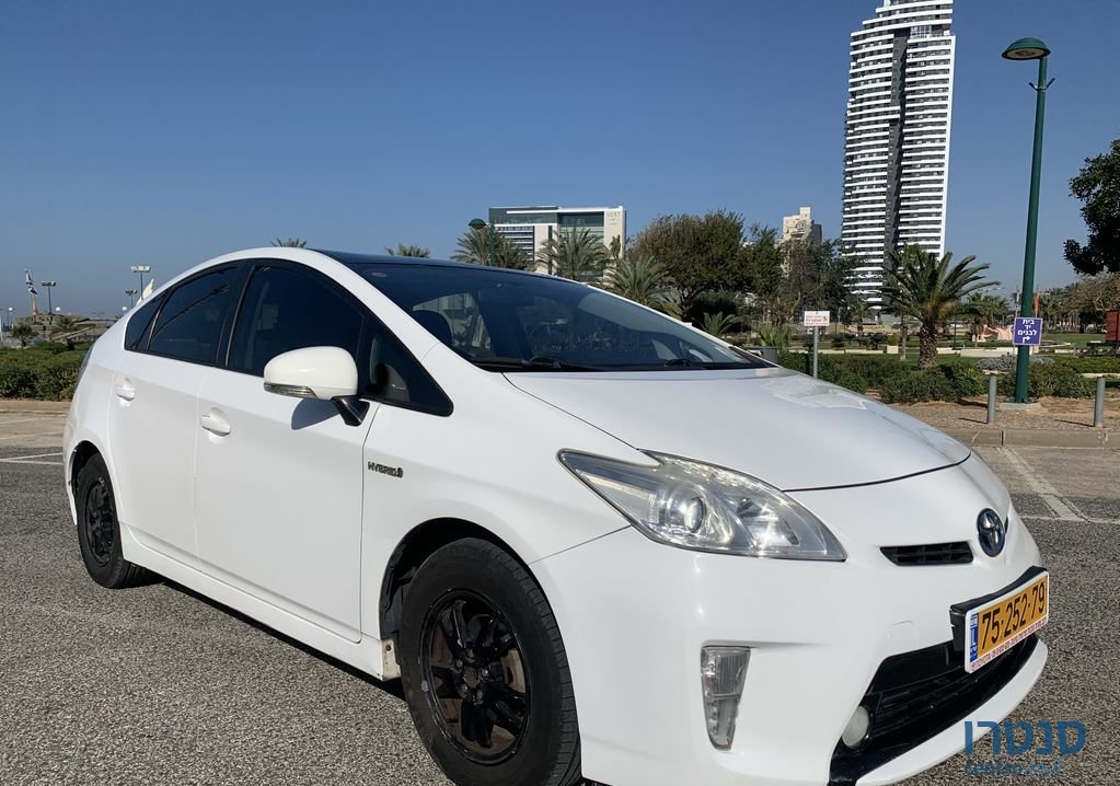 2012' Toyota Prius טויוטה פריוס photo #1