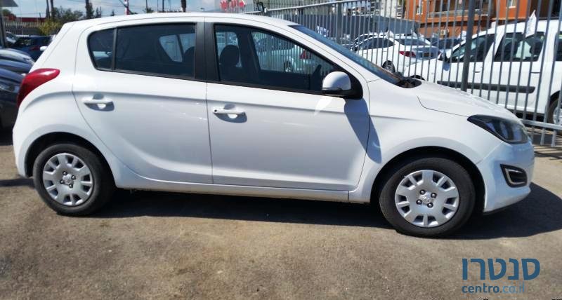 2015' Hyundai i20 photo #2