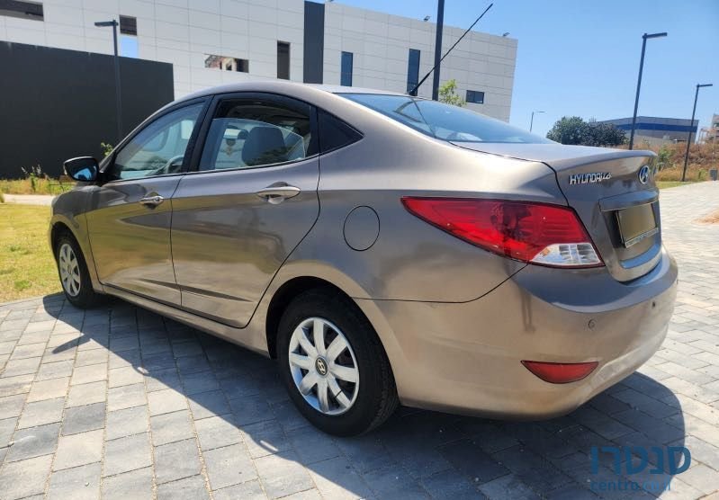 2012' Hyundai i25 יונדאי photo #4