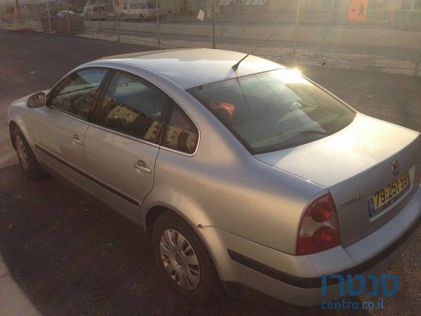 2005' Volkswagen Passat photo #2