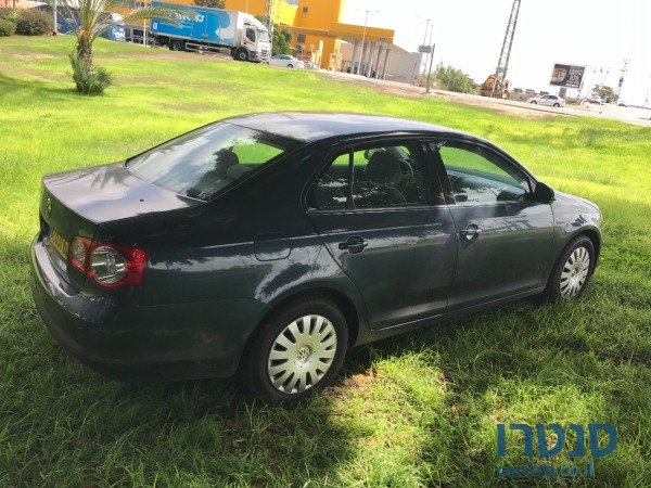 2008' Volkswagen Jetta photo #2