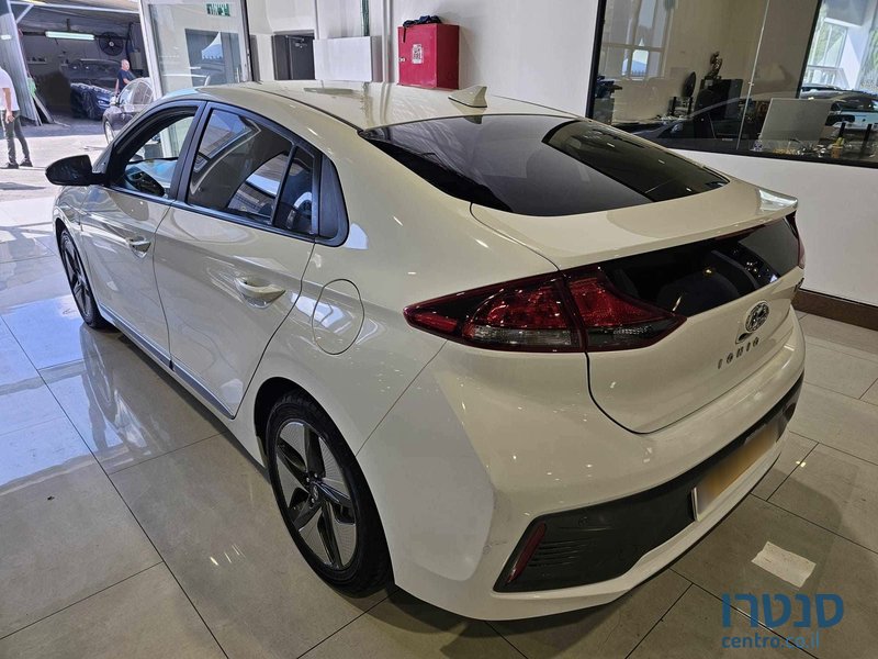 2020' Hyundai Ioniq photo #4