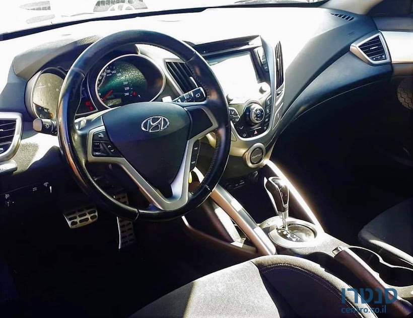 2013' Hyundai Veloster photo #4