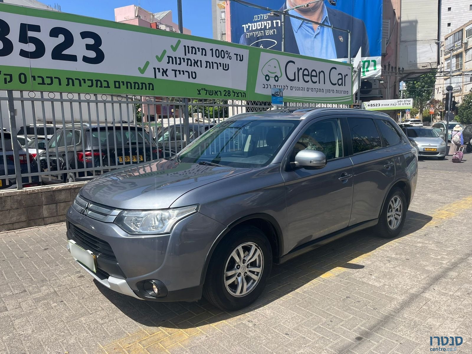 2014' Mitsubishi Outlander photo #2