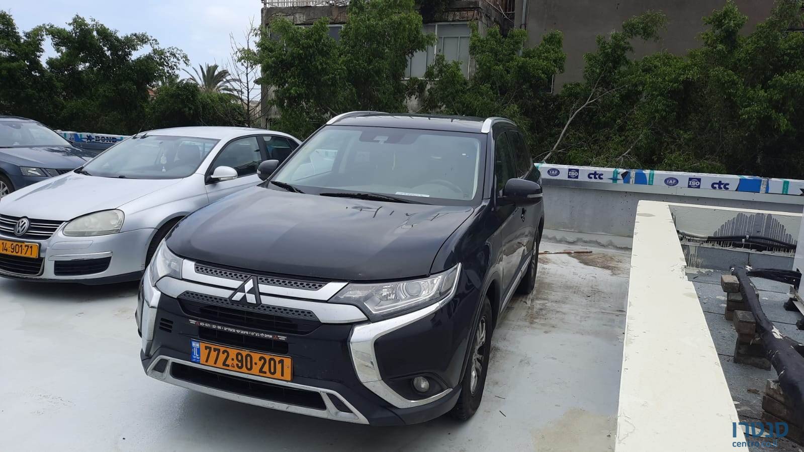 2018' Mitsubishi Outlander photo #2