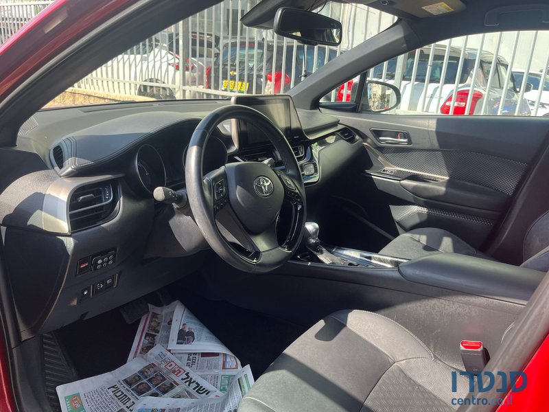 2018' Toyota C-HR photo #2