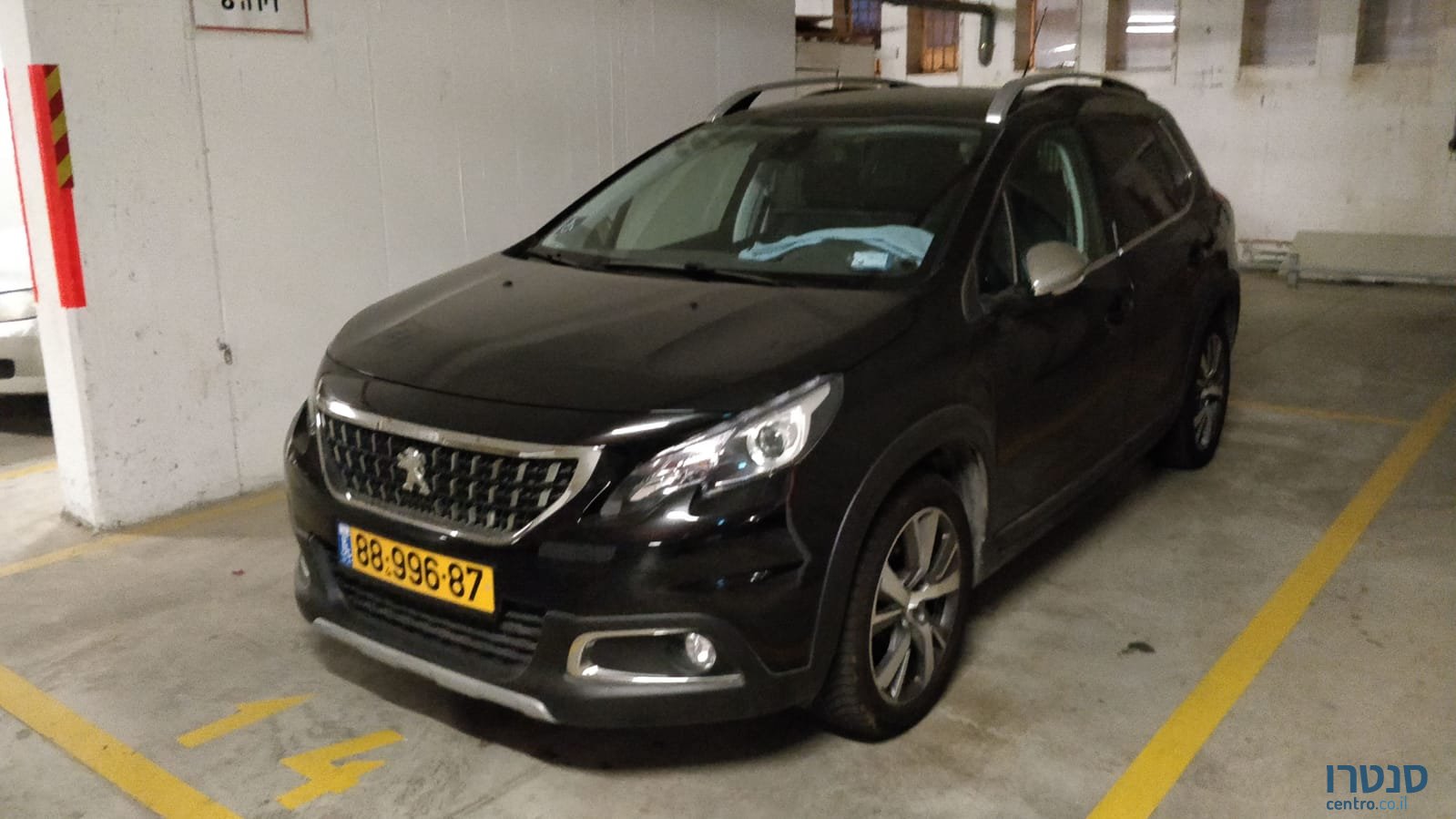 2017' Peugeot 2008 crosover premium photo #1