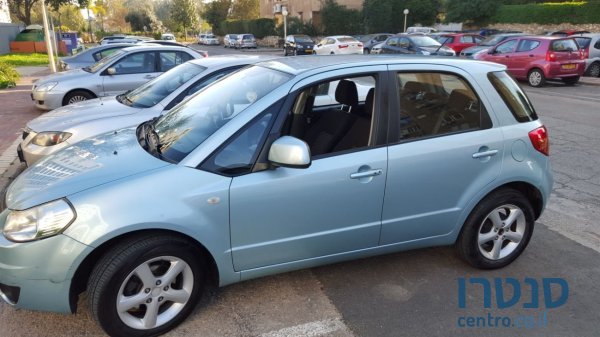 2010' Suzuki SX4 photo #1