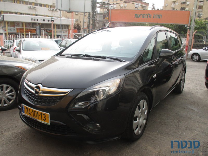 2014' Opel Zafira photo #1