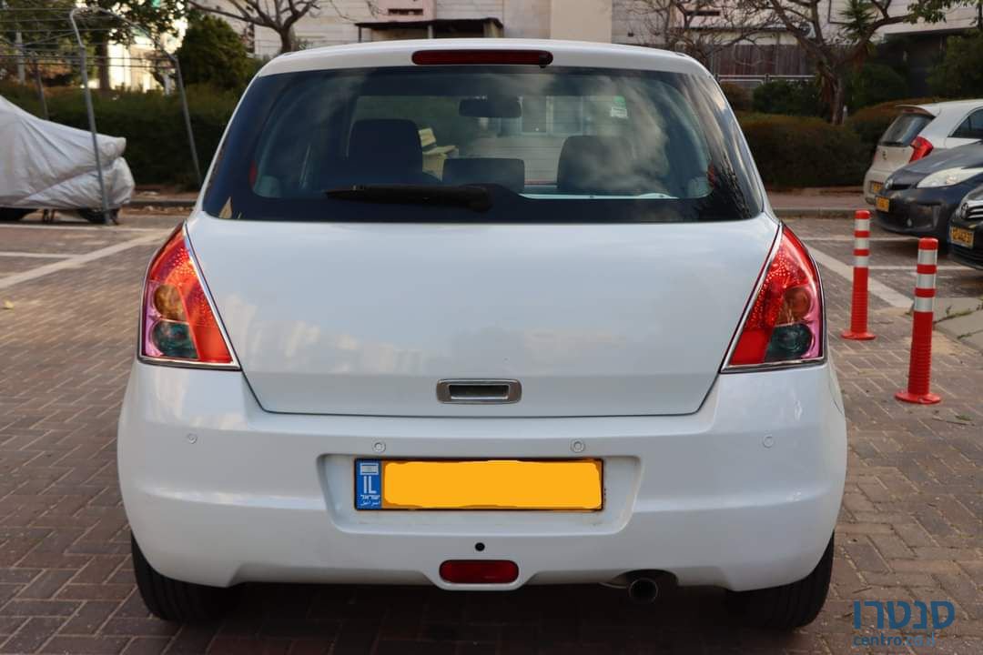 2010' Suzuki Swift סוזוקי סוויפט photo #2