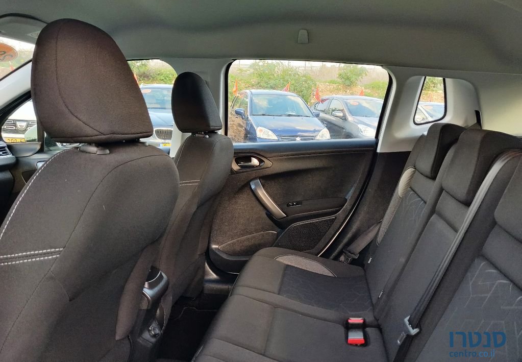 2018' Peugeot 2008 פיג'ו photo #3