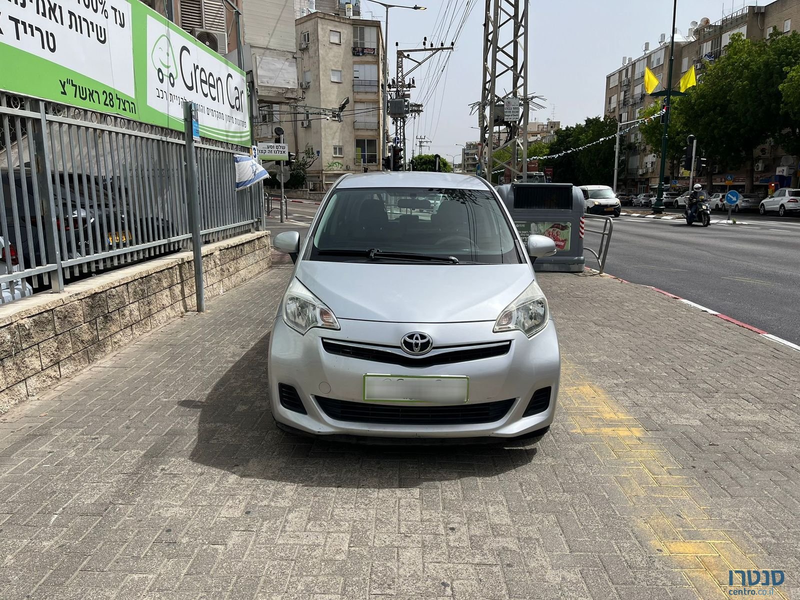 2012' Toyota Verso photo #3