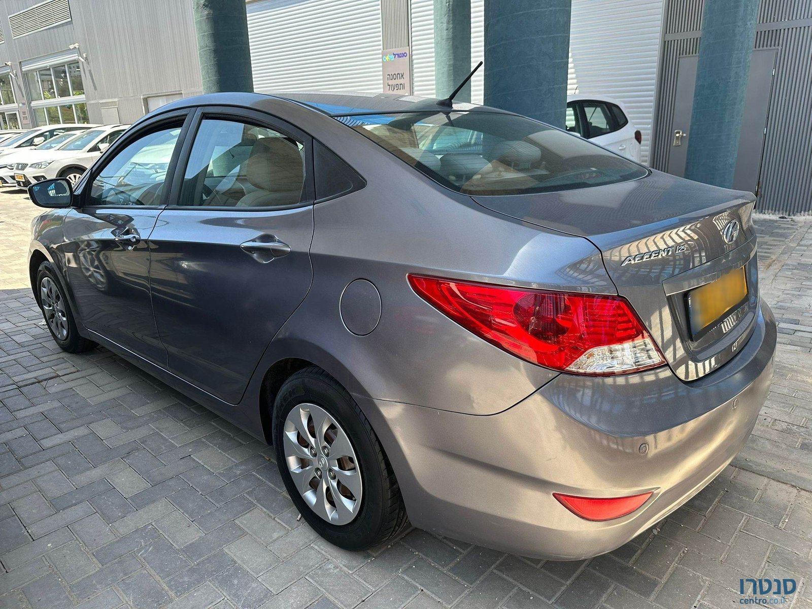 2016' Hyundai i25 photo #4