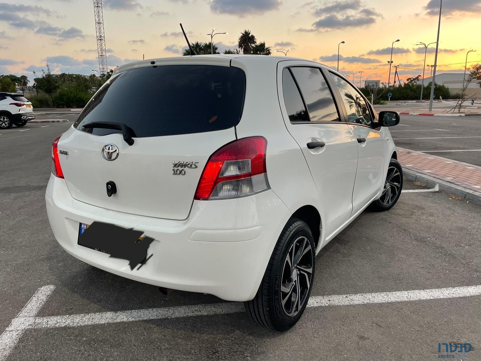 2010' Toyota Yaris טויוטה יאריס photo #3