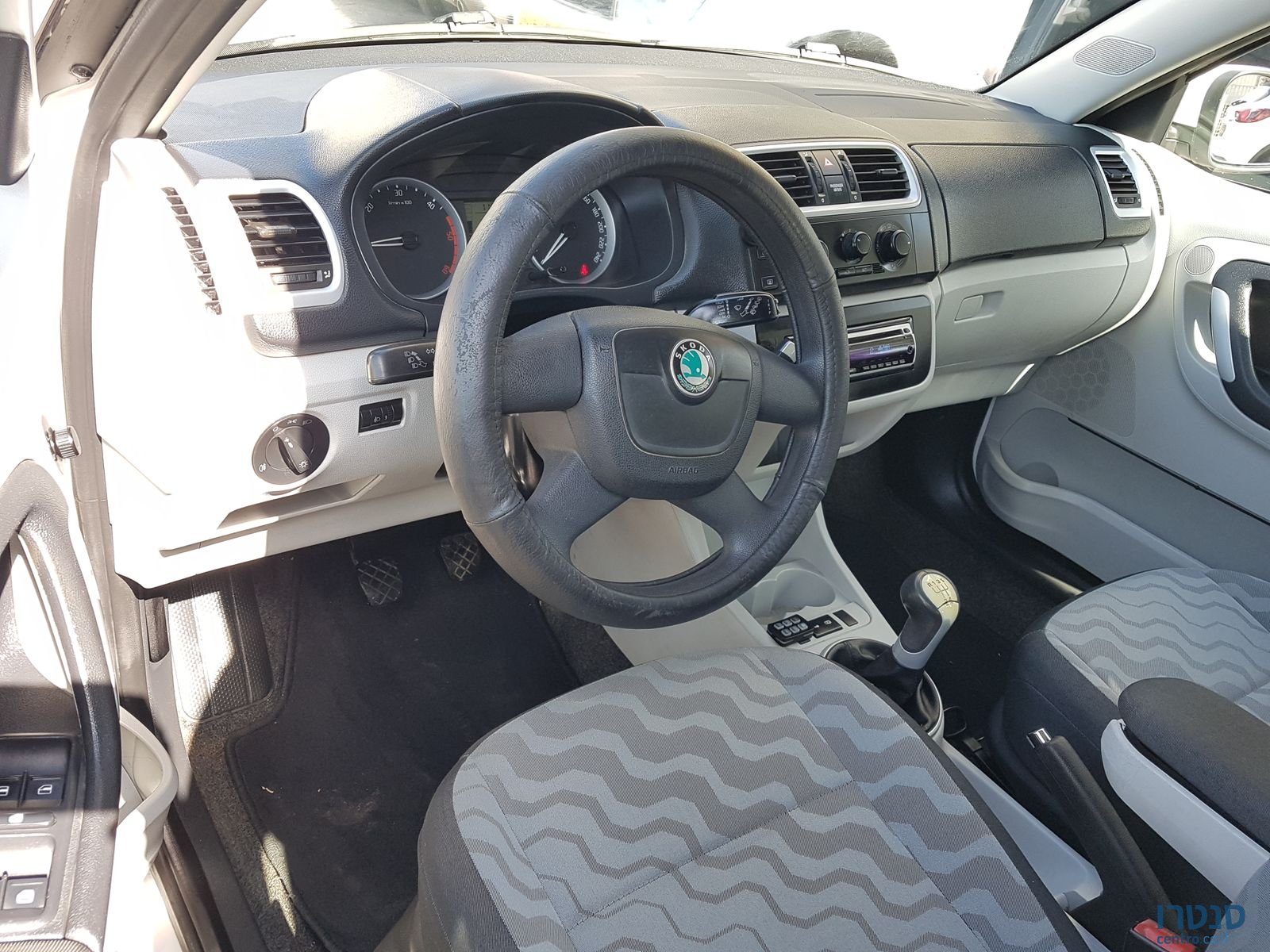 2010' Skoda Fabia photo #3