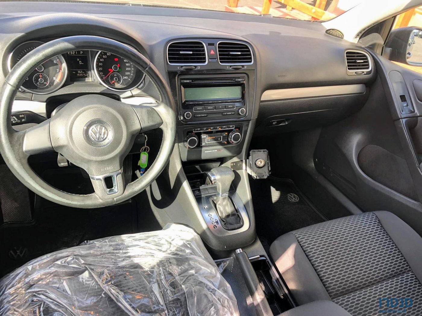 2010' Volkswagen Golf VI photo #4