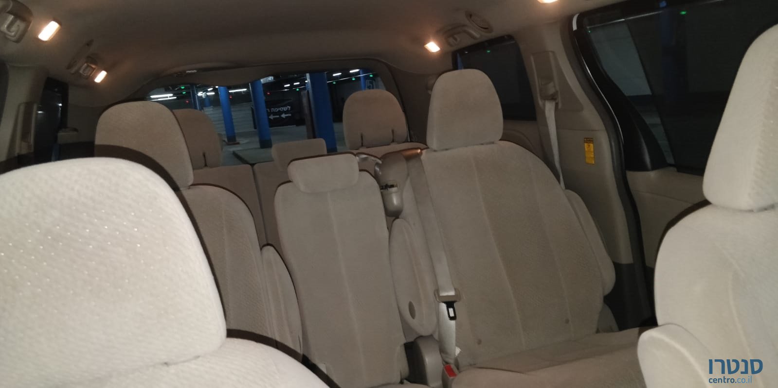 2014' Toyota Sienna LE photo #1