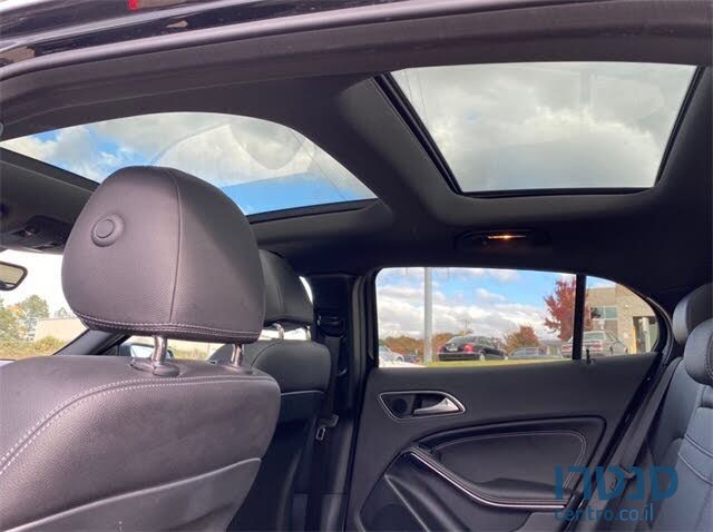 2017' Mercedes-Benz GLA-Class 250 photo #6