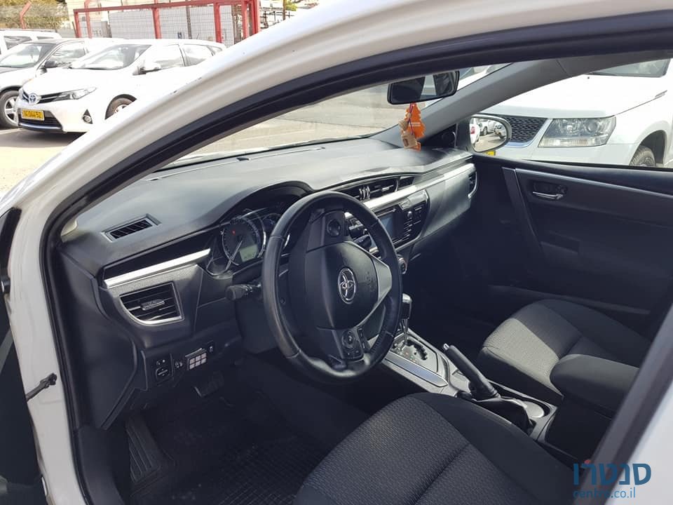 2013' Toyota Corolla photo #4