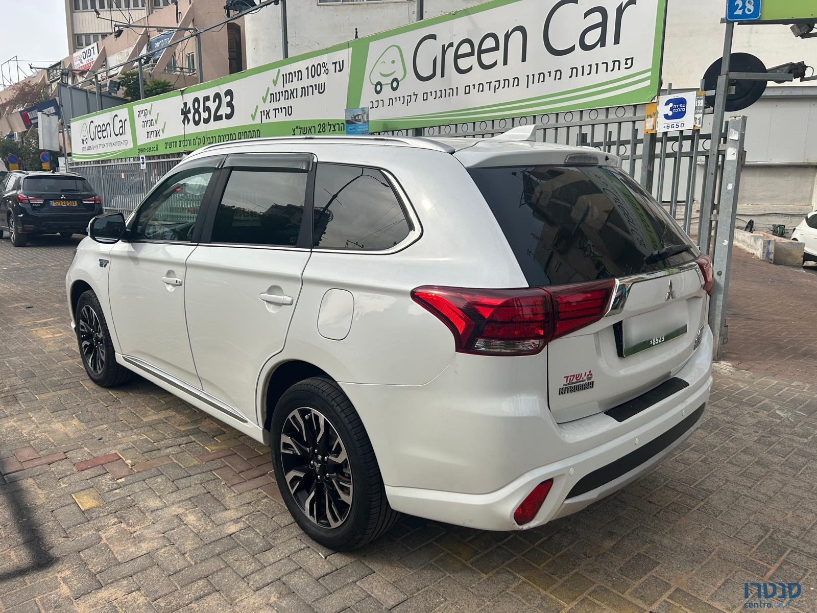 2018' Mitsubishi Outlander photo #4