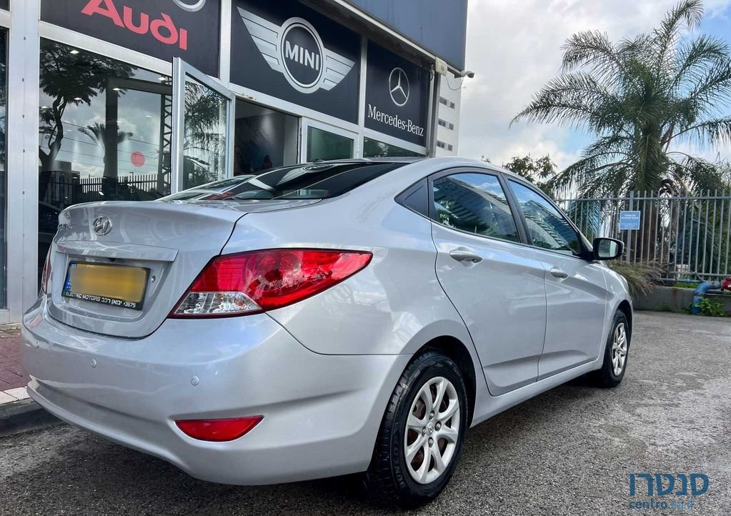 2014' Hyundai i25 יונדאי photo #5