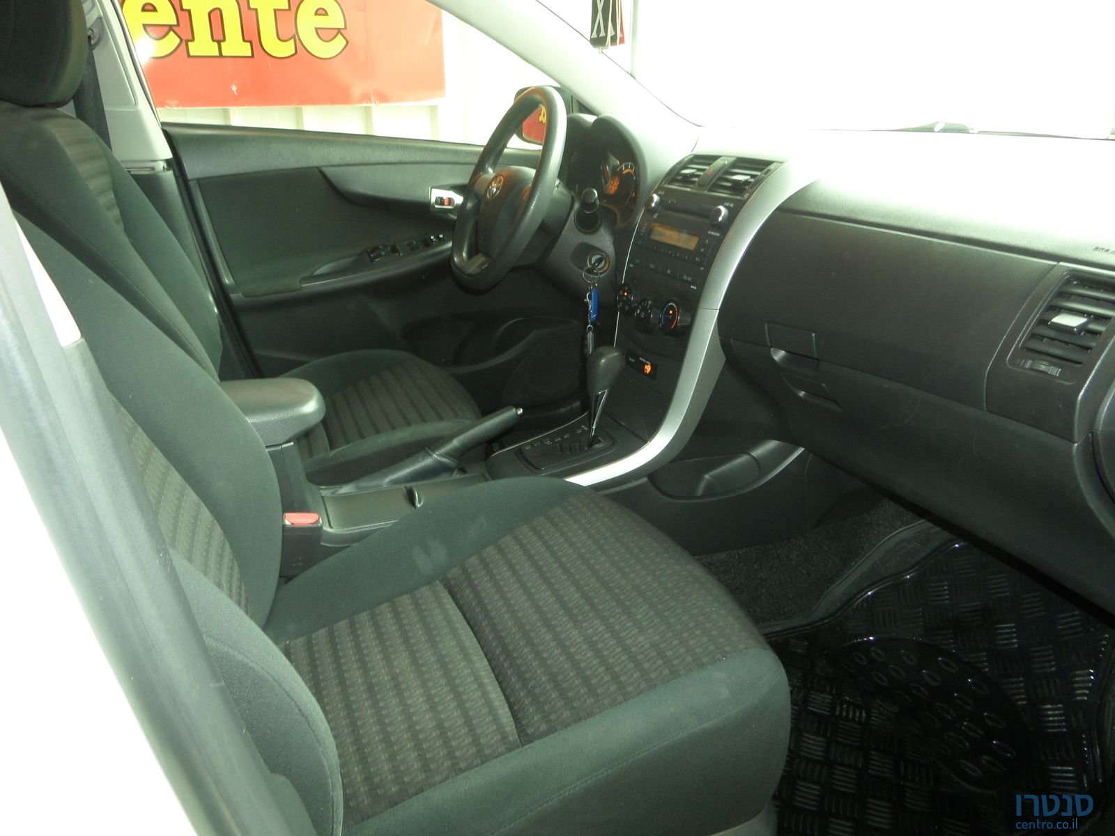 2011' Toyota Corolla photo #4