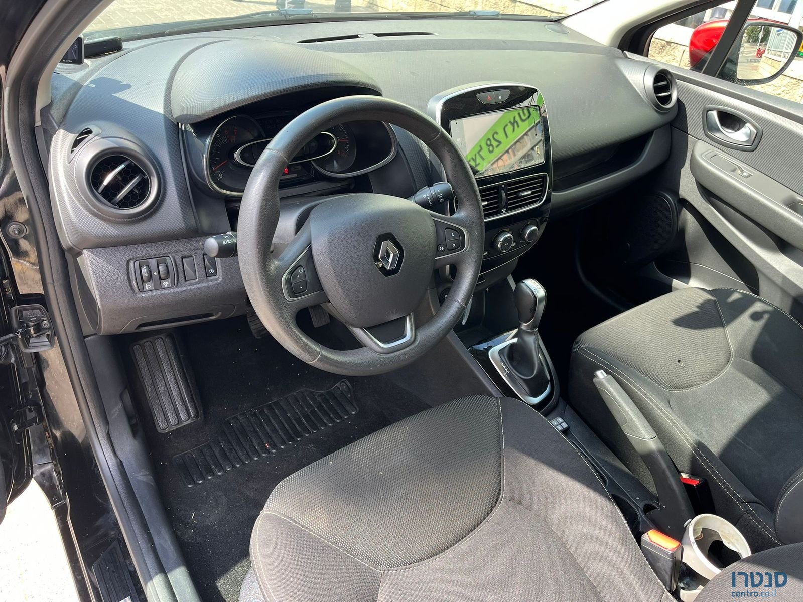 2019' Renault Clio photo #3