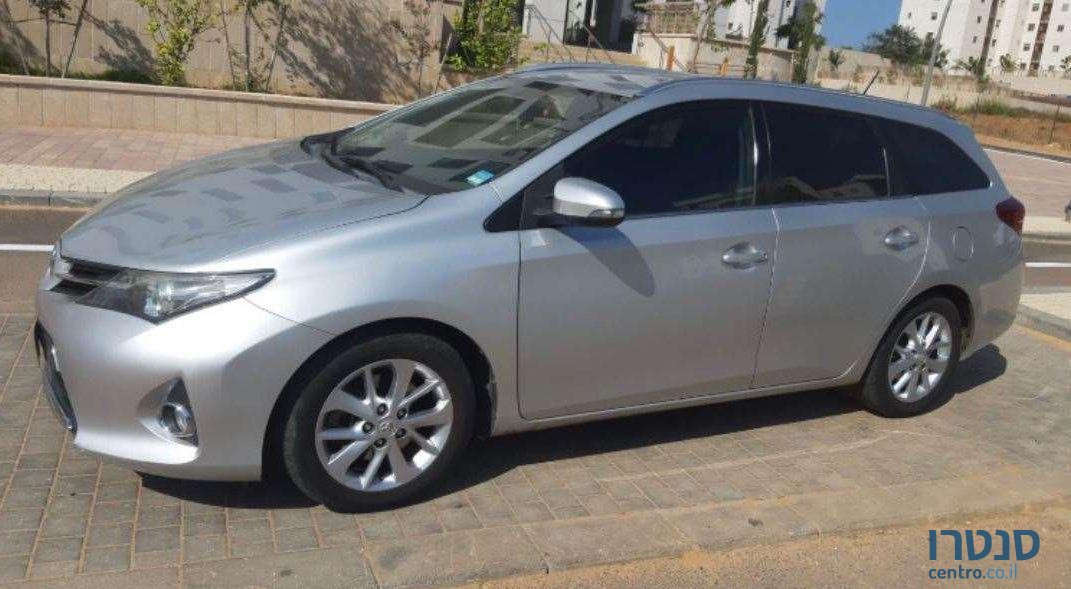 2015' Toyota Auris טויוטה אוריס photo #1