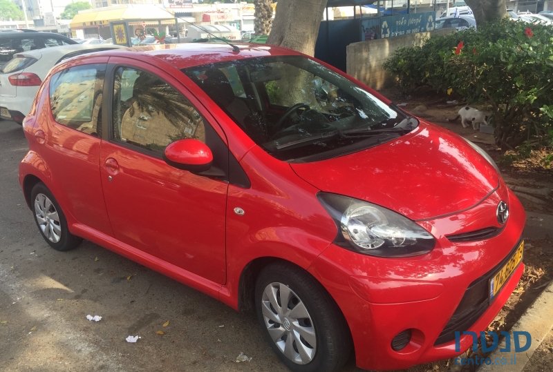 2012' Toyota Aygo photo #2