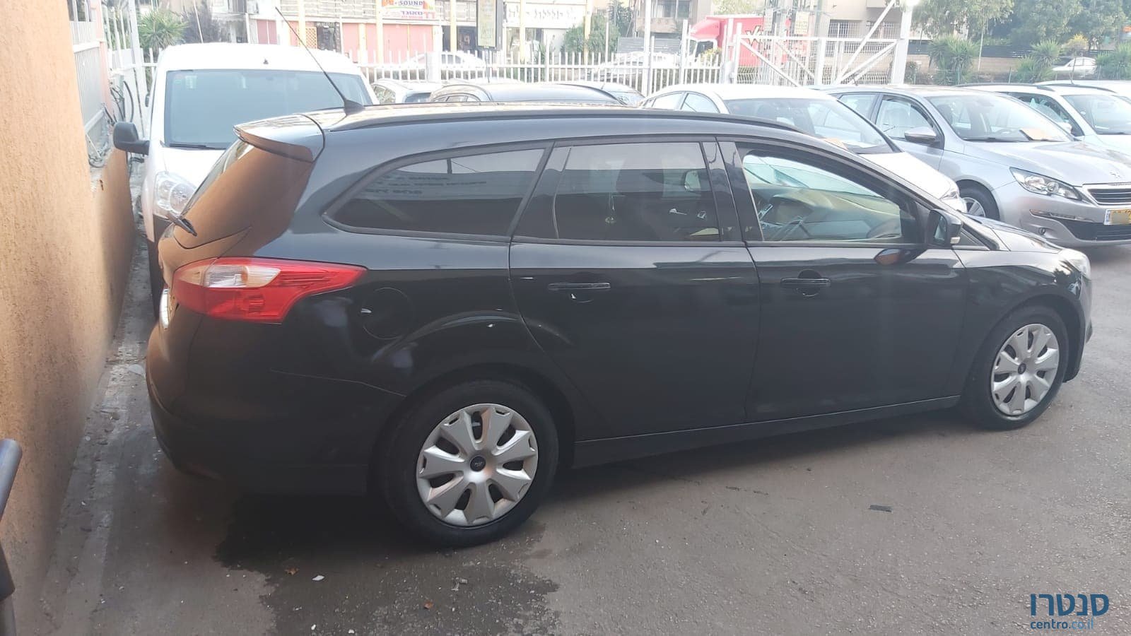 2014' Ford Focus photo #2