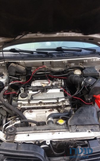 2003' Mitsubishi Carisma photo #3