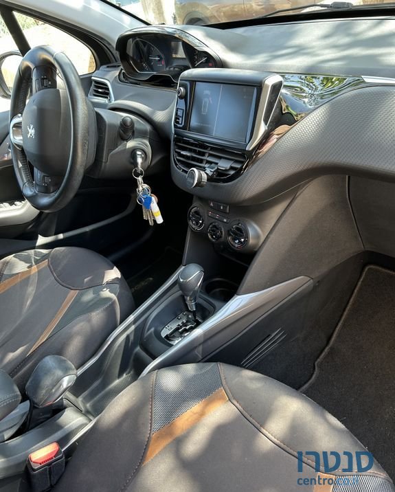 2017' Peugeot 2008 פיג'ו photo #5