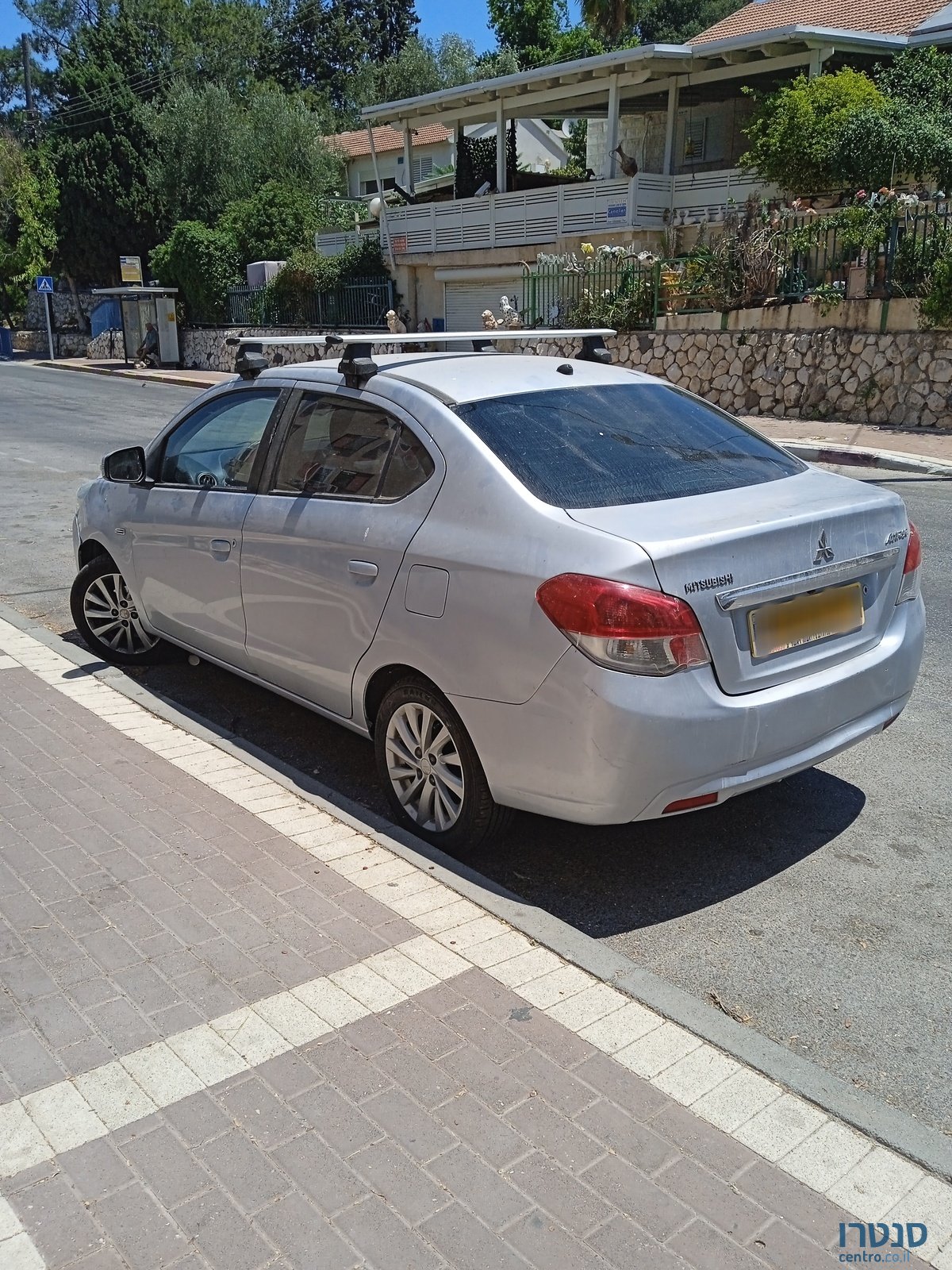 2015' Mitsubishi Attrage Седан photo #1