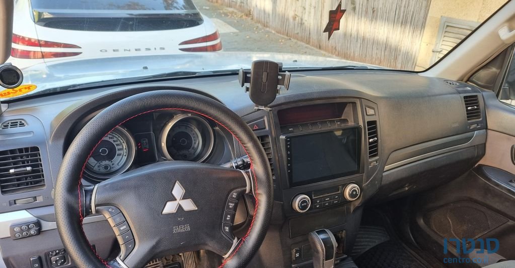2009' Mitsubishi Pajero מיצובישי פג'רו photo #5