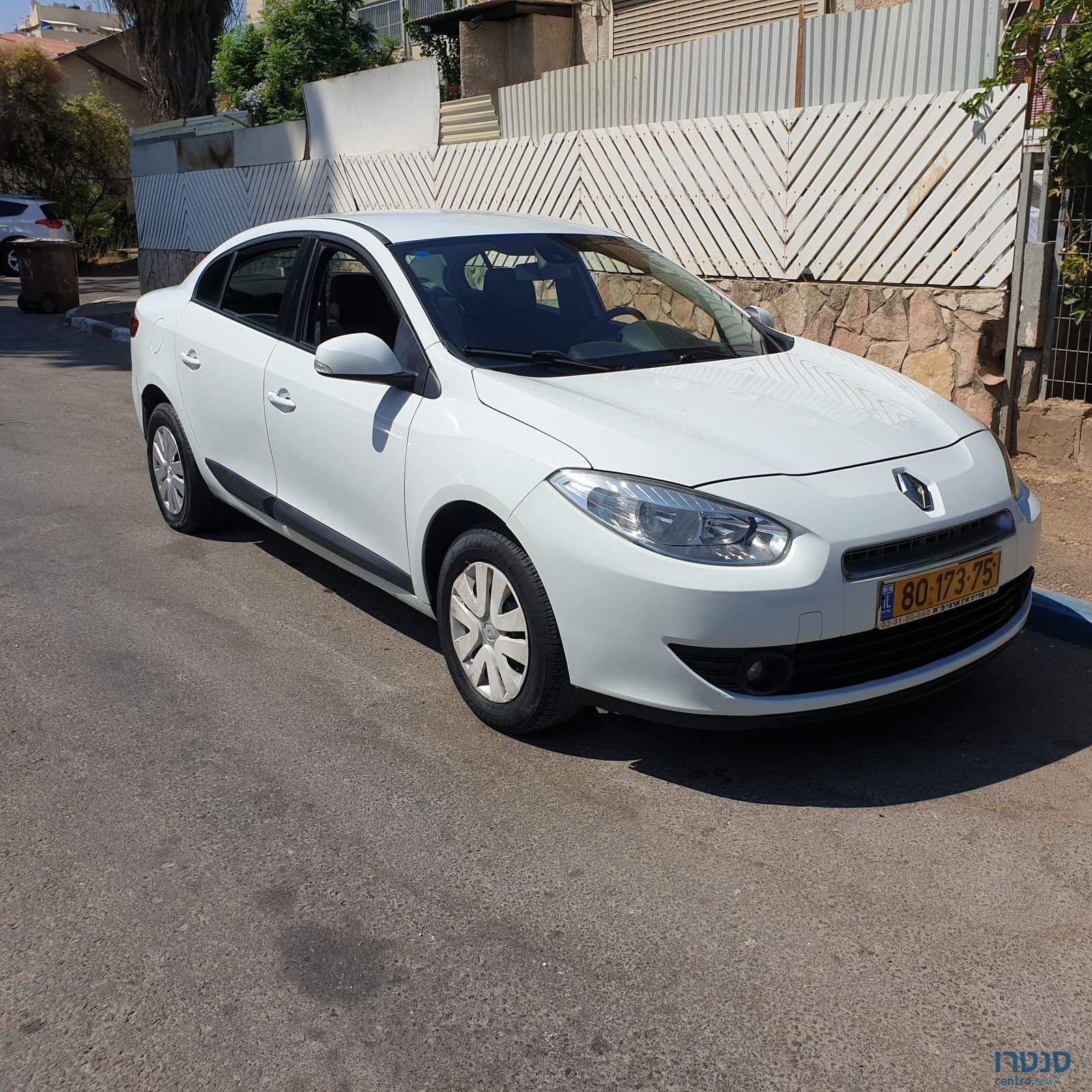 2012' Renault Fluence photo #3