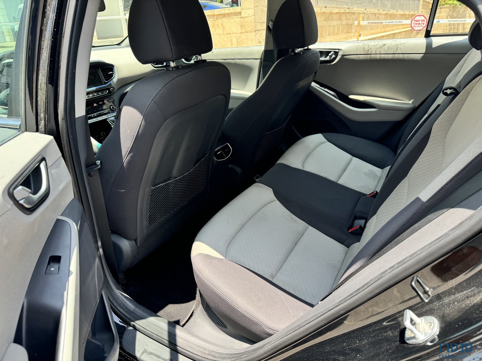 2018' Hyundai Ioniq Premium photo #7