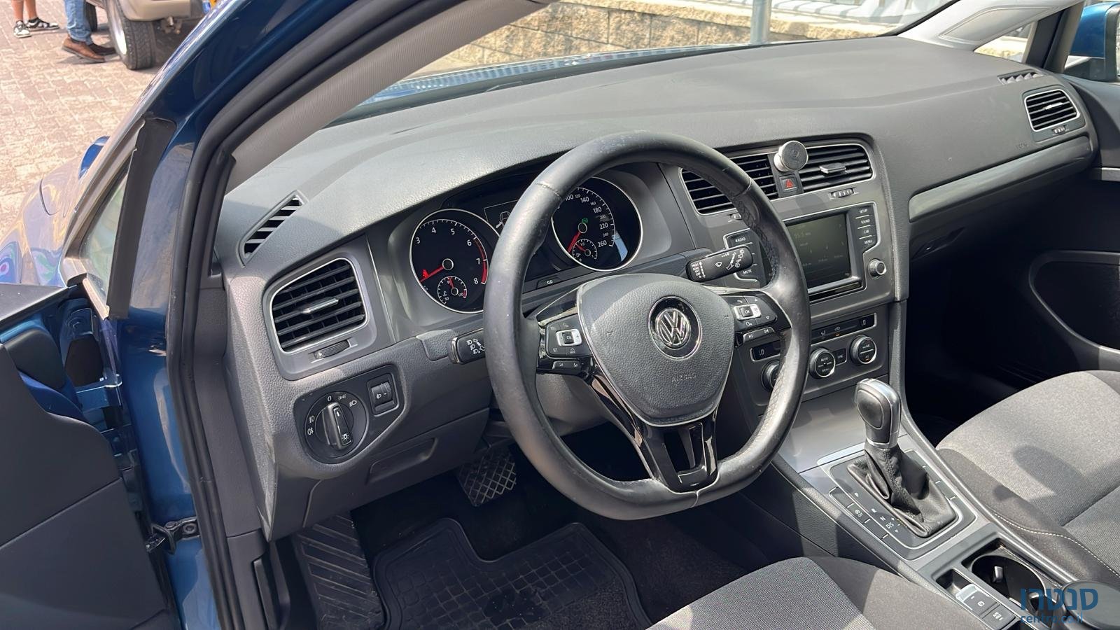 2016' Volkswagen Golf photo #2