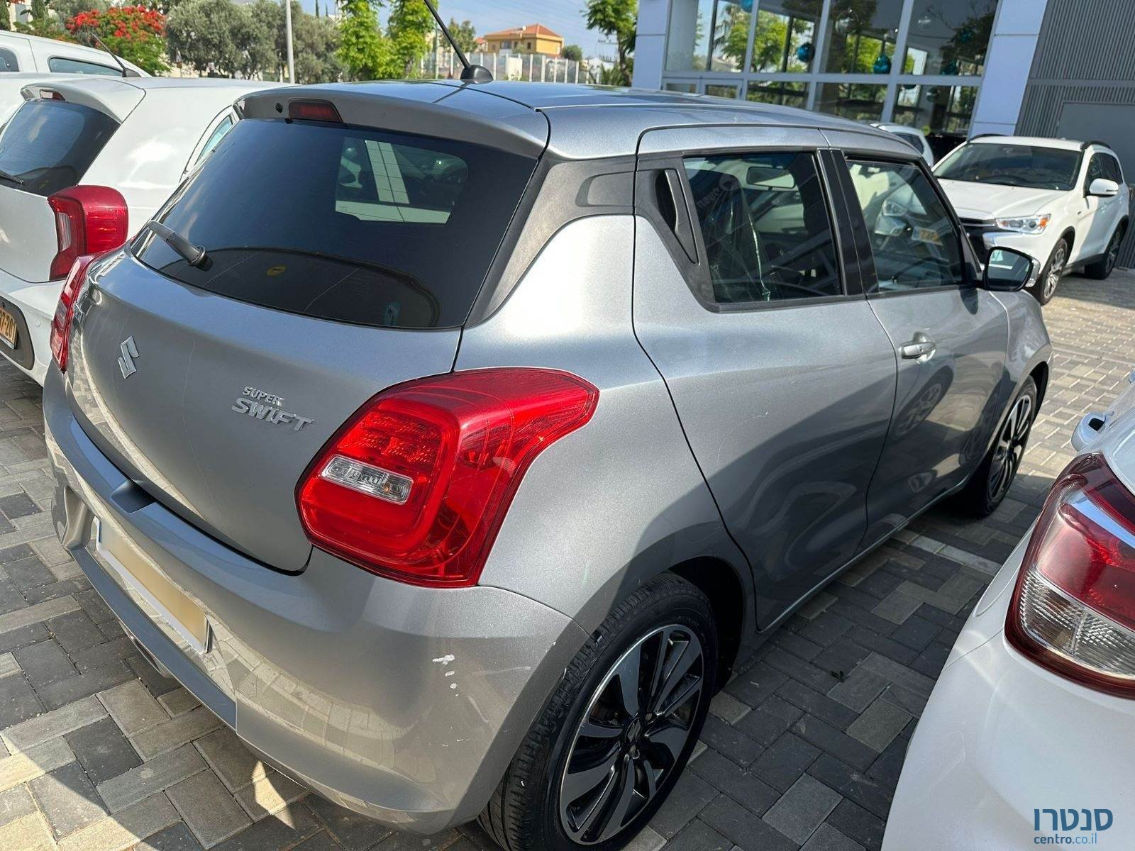2021' Suzuki Swift photo #3