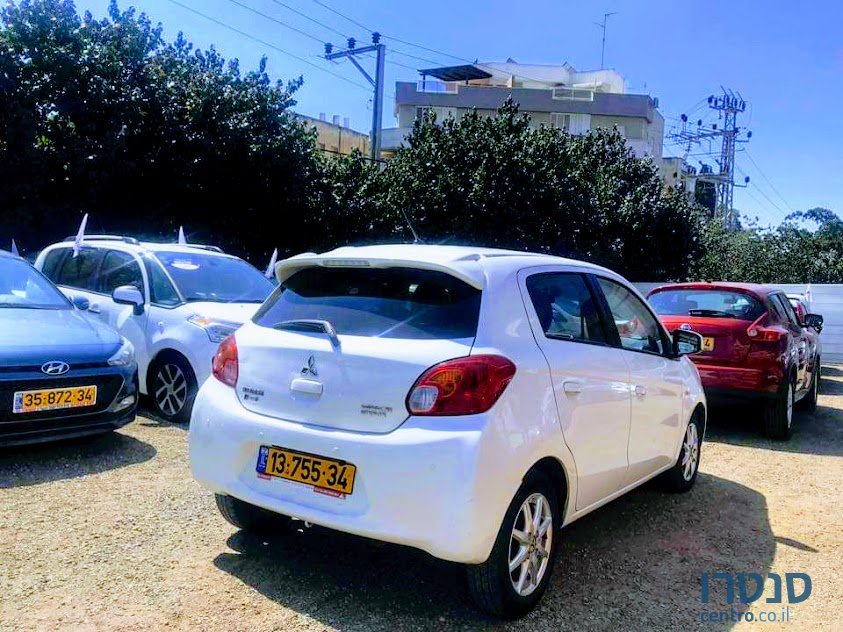 2014' Mitsubishi Space Star photo #2