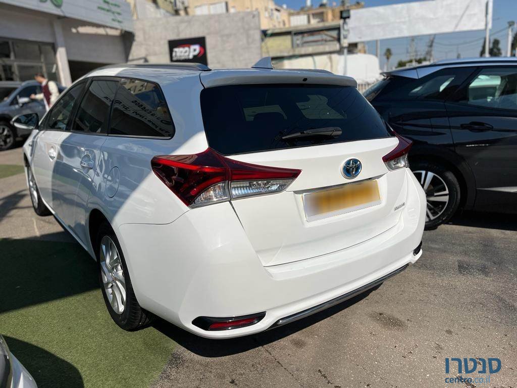 2018' Toyota Auris photo #4