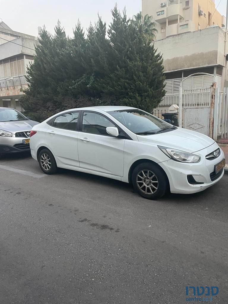 2012' Hyundai i25 יונדאי photo #2