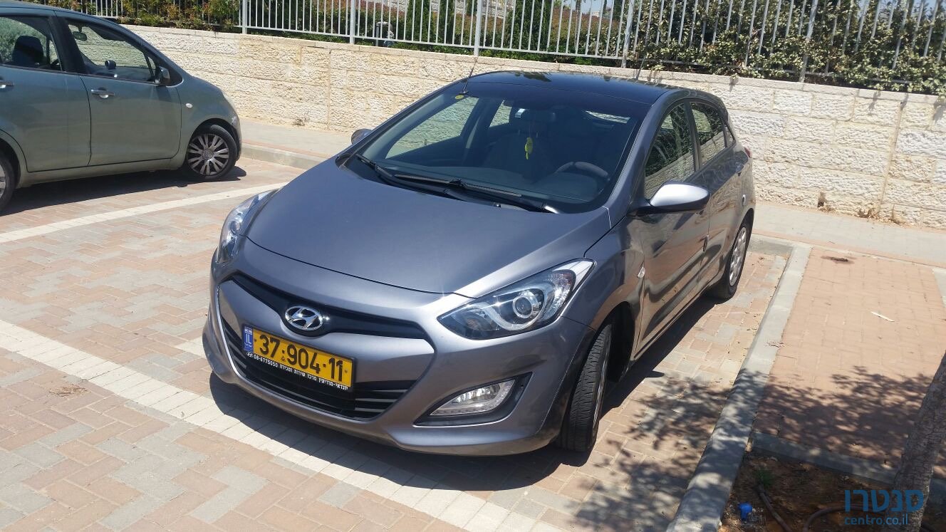 2013' Hyundai i30 photo #1